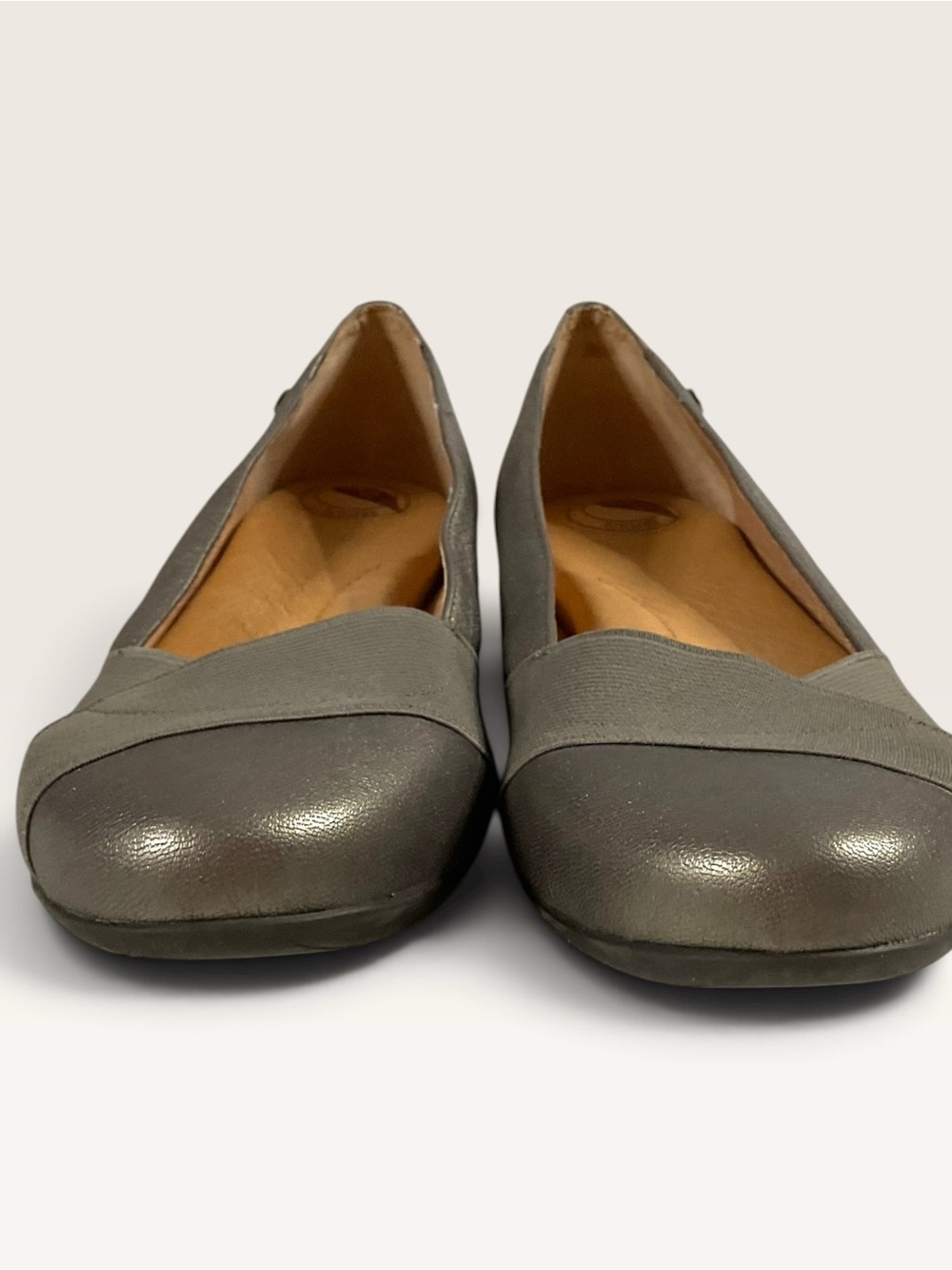Nurture Gray Leather Classic Gray Women's Slip-On Flats Size 8M - Picture 8 of 8